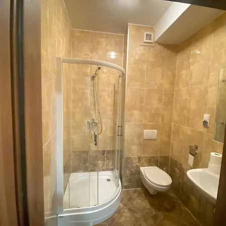 Bed & Breakfast Lew Jaskiniowy 3*
