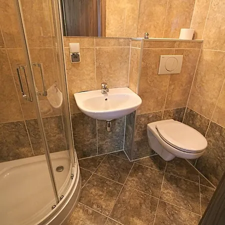 Bed & Breakfast Lew Jaskiniowy 3*